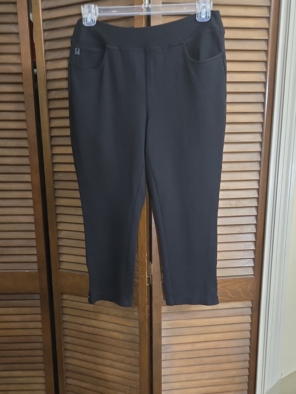 Belle by Kim Gravel Black Pull-On Cropped Knit Pants